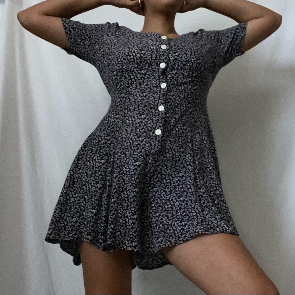 Flower Pattern Romper - Picture 3 of 9